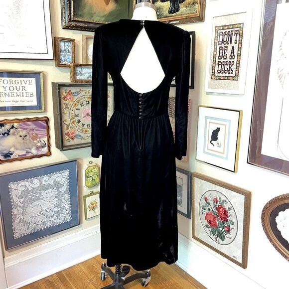 80s Vintage Lanz Black Velvet Modest Long Sleeve Midi Dress with Giant Keyhole - Picture 1 of 6